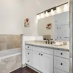 4br Luxury Uptown Retreat W Private Heated Pool *