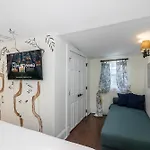 Holiday home 4br Luxury Uptown Retreat W Private Heated Pool *