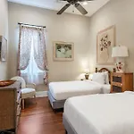 4br Luxury Uptown Retreat W Private Heated Pool Holiday home