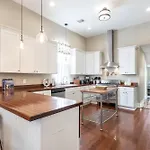 4br Luxury Uptown Retreat W Private Heated Pool Holiday home *