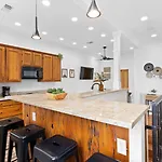 Mid-City 2Br W Balcony & Chefs Kitchen