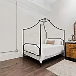 Group-friendly Nola Near Bourbon
