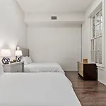 Group-friendly Nola Near Bourbon *