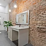 Group-friendly Nola Near Bourbon Hotel