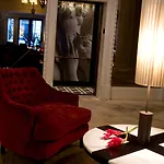 International House 4*