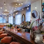 International House 4*
