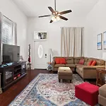 Art Filled Sanctuary In The Heart Of Mid City