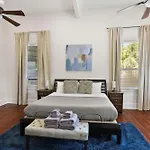 Holiday home Art Filled Sanctuary In The Heart Of Mid