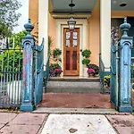 Parisian Courtyard Inn