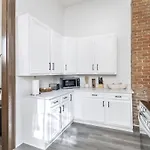 Delightful Canal Street Family In Mid-city Holiday home