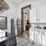 Delightful Canal Street Family In Mid-city Holiday home