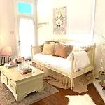 3Br Gorgeous Paris Penthouse Sleeps 5 W Balcony, Fq, Streetcar!!