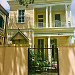 3br Gorgeous Paris Penthouse Sleeps 5 W Balcony, Fq, Streetcar!!