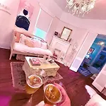 3br Gorgeous Paris Penthouse Sleeps 5 W Balcony, Fq, Streetcar!! Apartment