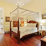 Bed & Breakfast Garden District 3*