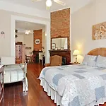Bed & Breakfast Garden District