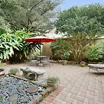 Bed & Breakfast Garden District 3*