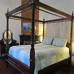 Garden District Bed & Breakfast 3*