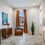 Luxury 3-story W Pool & Parking Garage *