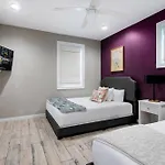 Holiday home Luxury 3-story W Pool & Parking Garage *