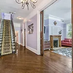 Comfortable Rooms Near All Nola Hot Spots *