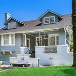 Comfortable Rooms Near All Nola Hot Spots *
