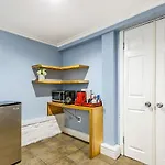Comfortable Rooms Near All Nola Hot Spots *