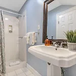 Comfortable Rooms Near All Nola Hot Spots * New Orleans