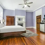 Comfortable Rooms Near All Nola Hot Spots