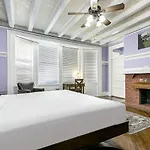 Comfortable Rooms Near All Nola Hot Spots *