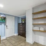 Comfortable Rooms Near All Nola Hot Spots Apartment
