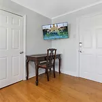 Apartment Comfortable Rooms Near All Nola Hot Spots *