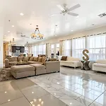 Modern, Spacious With Luxury Amenities 3* New Orleans