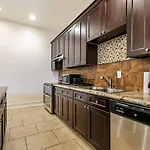 Aparthotel Modern, Spacious With Luxury Amenities 3*