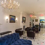 Royal Frenchmen And Bar 4*