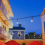 Royal Frenchmen And Bar Hotel