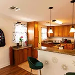 Gentilly With Off Street Parking And Jacuzzi Style Tub New Orleans