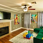 Gentilly With Off Street Parking And Jacuzzi Style Tub Holiday home *