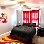 Gentilly With Off Street Parking And Jacuzzi Style Tub Holiday home
