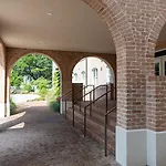 Bywater Aparthotel 3*