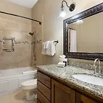 Chuck's Place Aparthotel 2*