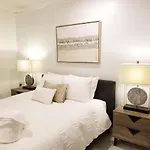 7 Br- Sleeps 15! Famous Lakefront Amazing Property! New Orleans