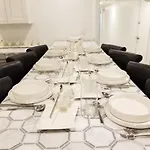 7 Br- Sleeps 15! Famous Lakefront Amazing Property! Hotel New Orleans