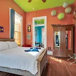 1Br W Balcony & Sitting Room Near French Quarter