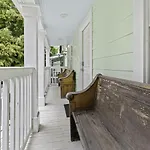 Chic Marigny Retreat Near French Quarter