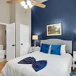 Mid-City Shotgun W High Ceilings & Near Streetcar