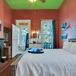1Br W Balcony & Sitting Room Near French Quarter