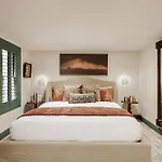 6-Bedroom Garden District Suite Shared Hotel Pool