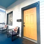 Convenient Central City Home, Near Super Dome, Less Than 1 Mile From French Quarter