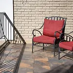 Aparthotel Frenchmen 2br W Pool, Hot Tub & Free Parking